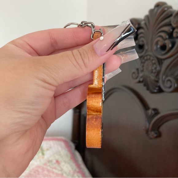 Mini Guitar Key Chain - Picture 4 of 6